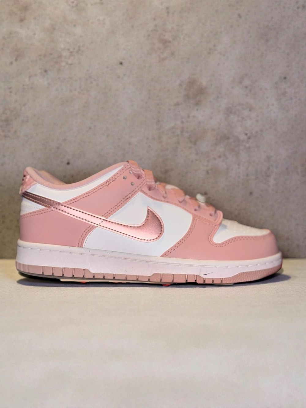 Nike Kids Low-Top Sneakers in Pink and White with Metallic Swoosh